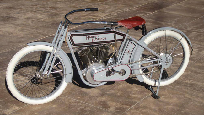 Model 8A 1912 là chiếc Harley với động cơ hai xi-lanh đầu tiên, chiếc xe cổ này đã đem lại cho chủ nhân của nó tới 215.000 USD
