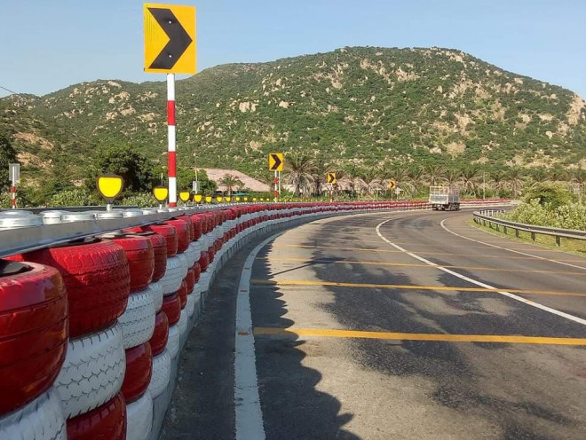 Hộ lan bằng lốp xe gây thích thú cho nhiều lái xe