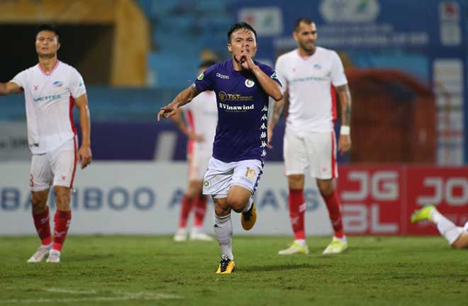Quang Hải ghi bàn thắng ấn định 2-1 cho Hà Nội trong trận chung kết Cúp Quốc gia