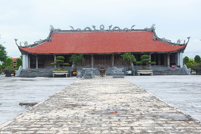 Thanh long đao được lưu giữ tại khu di tích tưởng niệm Vương triều Mạc (xã Ngũ Đoan, huyện Kiến Thụy, TP. Hải Phòng).