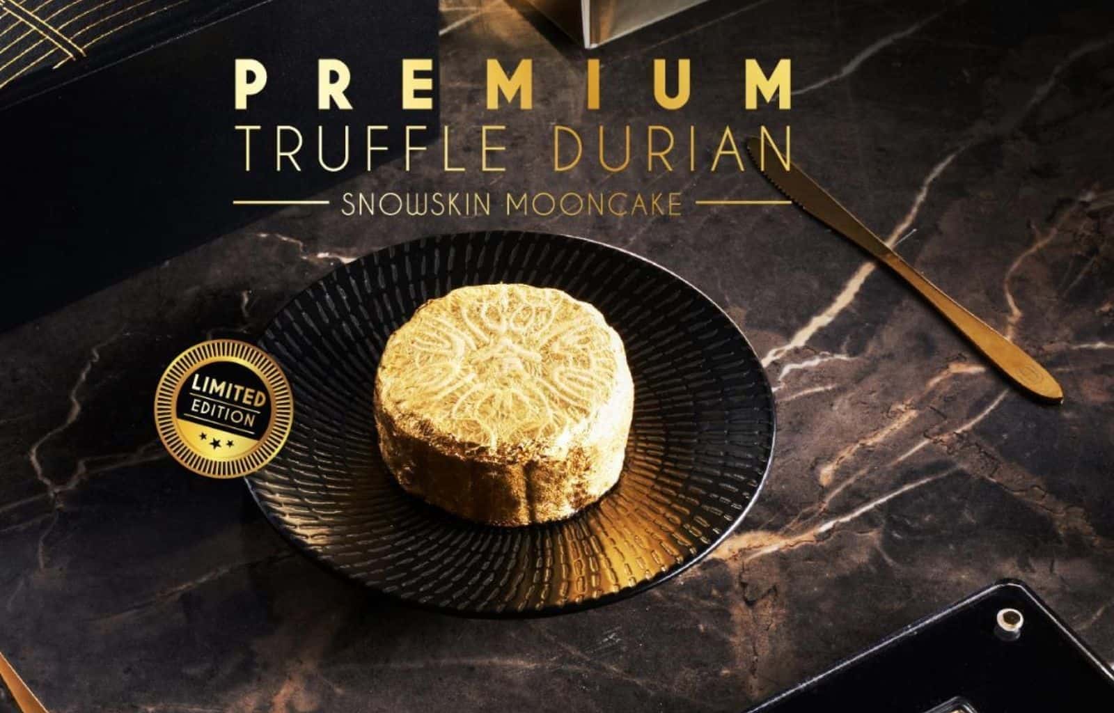Chiếc bánh với nhân nấm truffle đắt đỏ hòa quyện cùng sầu riêng Malaysia có giá tới 20 triệu mỗi hộp (Nguồn: SCMP)