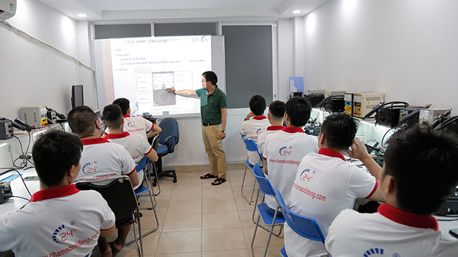 Học nghề sửa chữa điện thoại, laptop tại Trung tâm dạy nghề 24h