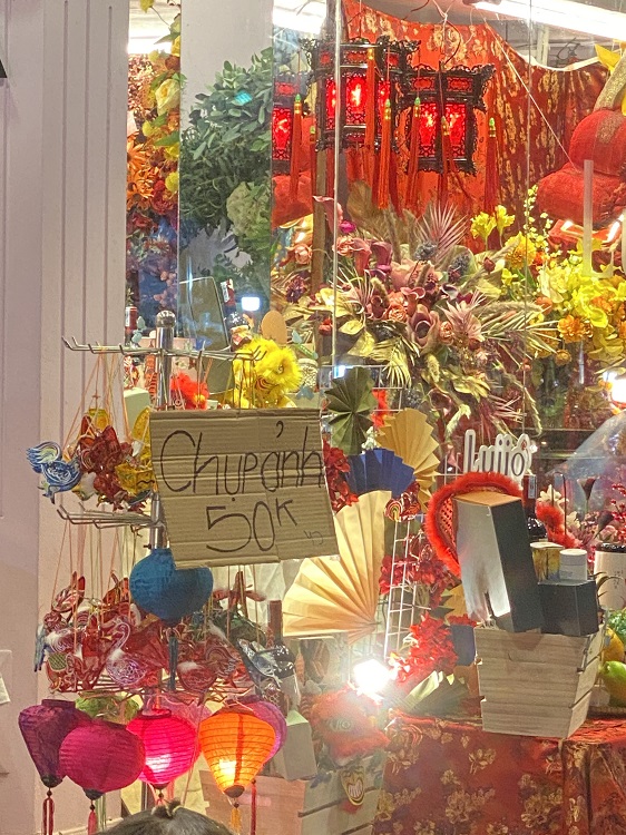 Hoặc thu phí chụp ảnh từ 10.000 – 50.000 đồng/người/lượt.