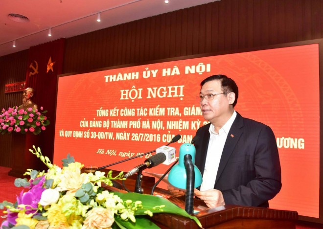 Bí thư Thành ủy Hà Nội Vương Đình Huệ phát biểu tại hội nghị