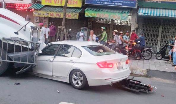 Các phương tiện biến dạng, hư hỏng sau va chạm