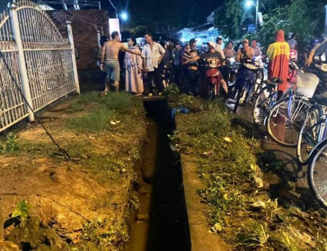 Vị trí nạn nhân bị nước cuốn trôi dưới kênh thoát nước trong cơn mưa chiều 21/9.