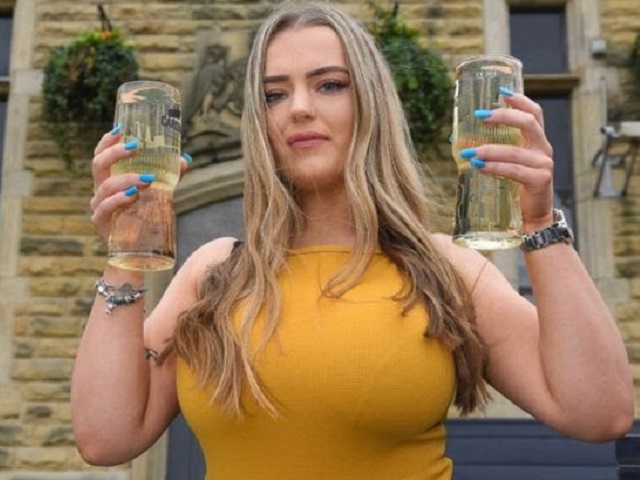 Làm đẹp - Nữ sinh đối mặt với nguy cơ ngồi xe lăn vì đặc điểm cơ thể nhiều chị em mơ ước