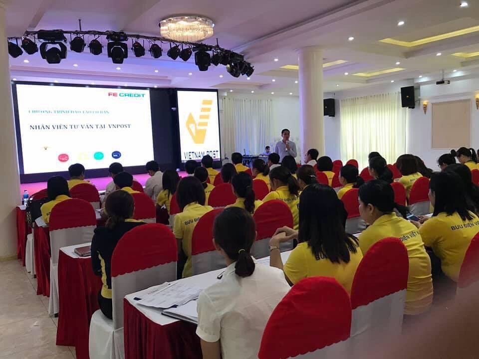 Anh Lộc thường xuyên tổ chức và đào tạo cho hơn 100 cán bộ nhân viên bưu điện về tài chính ngân hàng