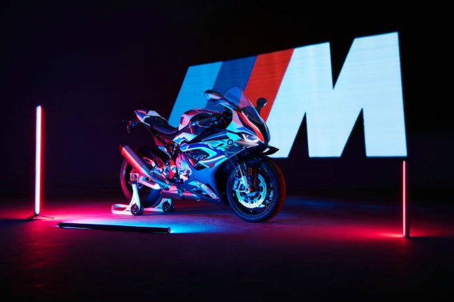 Ngắm 2020 BMW Motorrad M1000RR hiệu suất đua thuần chủng - 1