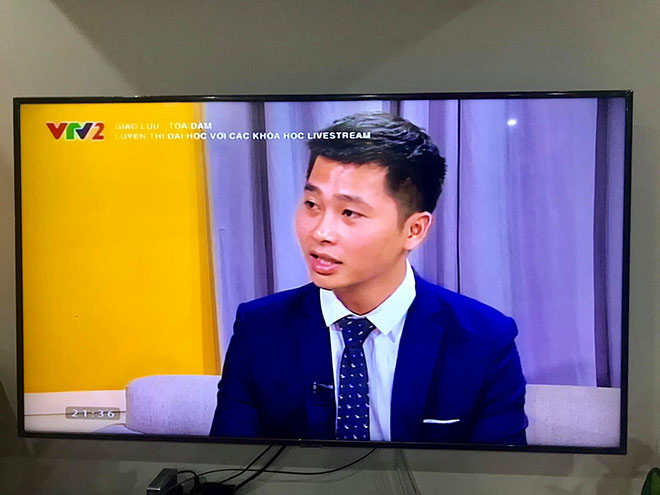 Thầy Hồ Thức Thuận trong chương trình phỏng vấn về tọa đàm học livestream trên truyền hình quốc gia VTV2