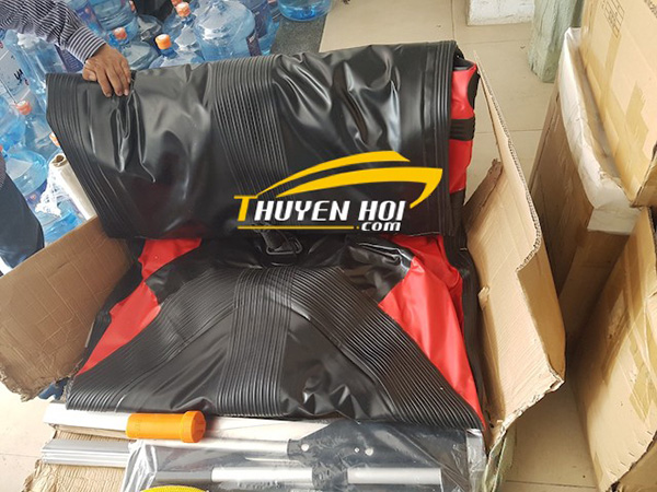 Các mẫu thuyền hơi đều được thiết kế rất gọn nhẹ khi gấp lại