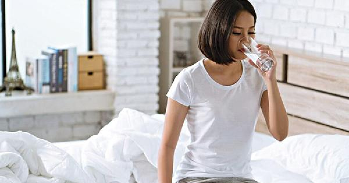 Sức khỏe đời sống - 11 lợi ích của uống nước khi đói