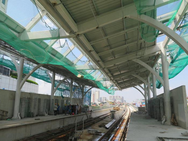 Dự án tuyến Nhổn - ga Hà Nội dù mục tiêu đưa vào khai thác tháng 4/2021, nhưng đến nay vẫn chưa xong giải phóng mặt bằng một số ga trên cao, khiến phải điều chỉnh thu hẹp mặt bằng ga