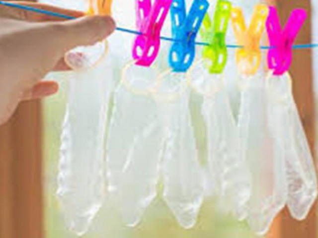 Sức khỏe đời sống - Rước trăm thứ bệnh khi tái sử dụng bao cao su