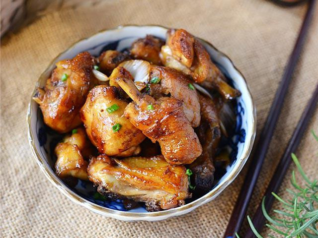 Ẩm thực - Đổi món với gà chiên sốt dầu hào đậm đà, vét sạch nồi cơm vẫn thấy thèm