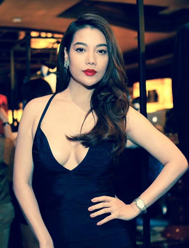 Trương Ngọc Ánh hiện tại nổi tiếng với vai trò diễn viên, nhà sản xuất phim. Ít ai biết rằng, khi còn trẻ cô từng đăng ký tham gia thi Hoa hậu và đăng quang Hoa hậu Noel Hà Nội (1992) và Hoa hậu Thời trang Quốc tế tại Ai Cập (1998).
