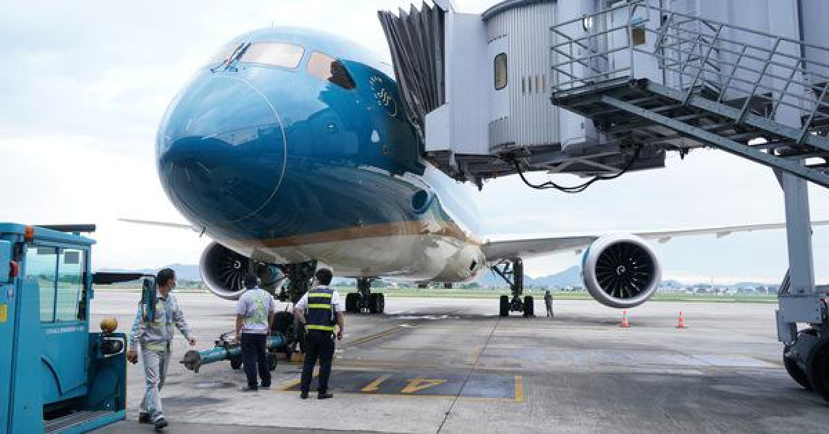 Tin tức trong ngày - Chuyến bay thương mại quốc tế đầu tiên về Việt Nam, hành khách được cách ly thế nào?