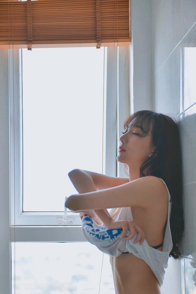 Bên cạnh Angela Chu, Lưu Tuyết Nhung cũng là một cái tên gây sốt cộng đồng mạng không kém sau khi tham dự chương trình Change Life - Thay đổi cuộc sống, đi Hàn trùng tu nhan sắc vào năm 2017.
