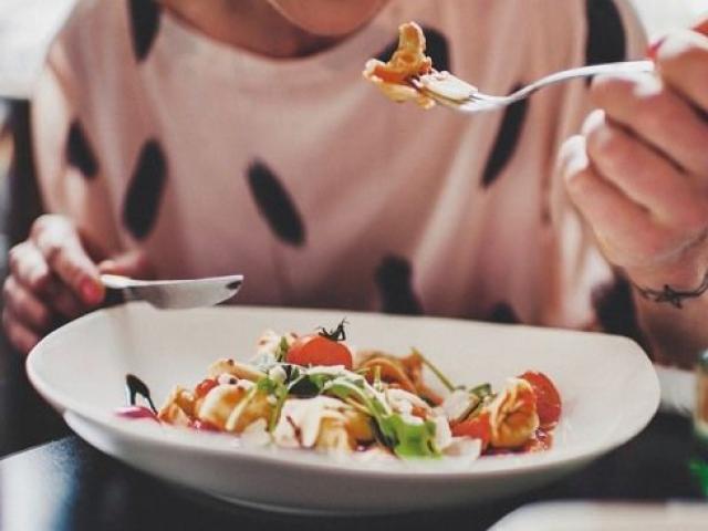 Sức khỏe đời sống - Đâu là "thần dược" và đâu là đại kỵ trong chế độ ăn của người ung thư?