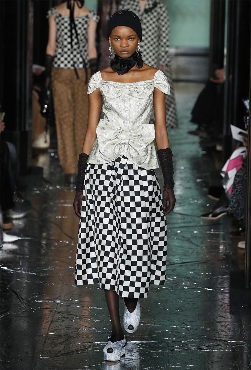 Mẹo phối hợp trang phục họa tiết với nhau đẹp mà không "đồng bóng" - 2