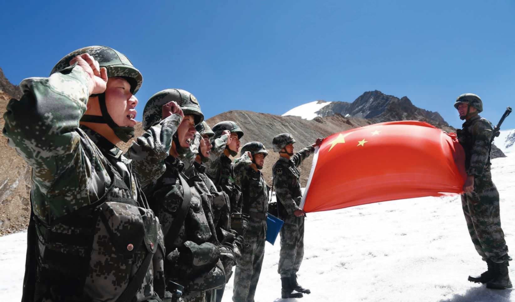 Binh sĩ quân đội Trung Quốc đóng quân ở vùng lạnh giá.