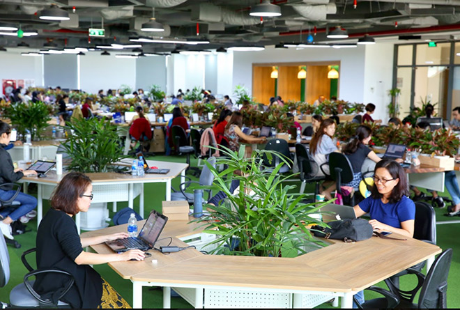 Không gian làm việc hiện đại tại Thế Giới Di Động giúp nhân viên thuận tiện tương tác với nhau.