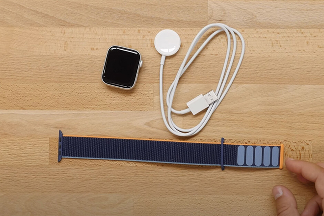 Video: Đập hộp đồng hồ Apple Watch SE - 1