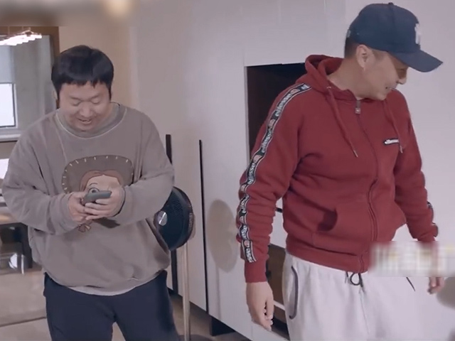 Cười 24H - Bạn đến thăm nhà vừa bị mất tiền còn mất luôn cả người yêu