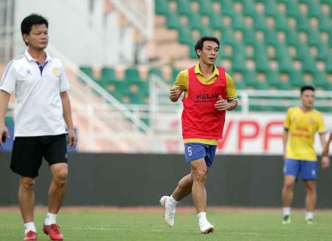 CLB Nam Định dùng hậu vệ già nhất V-League đấu Công Phượng - 1