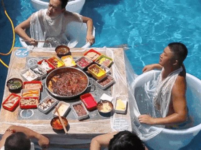 Media - Cách ăn lẩu dưới nước "có một không hai" trên thế giới