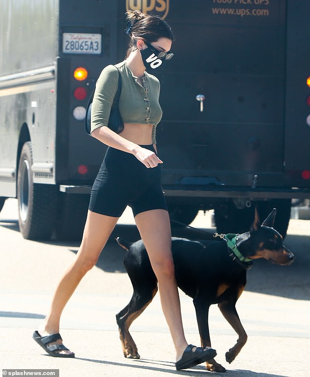 Kendall Jenner xuất hiện trên đường phố mới đây.