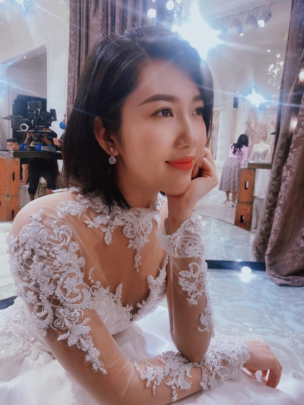 Thúy Ngân chia sẻ hình ảnh trong trang phục cô dâu