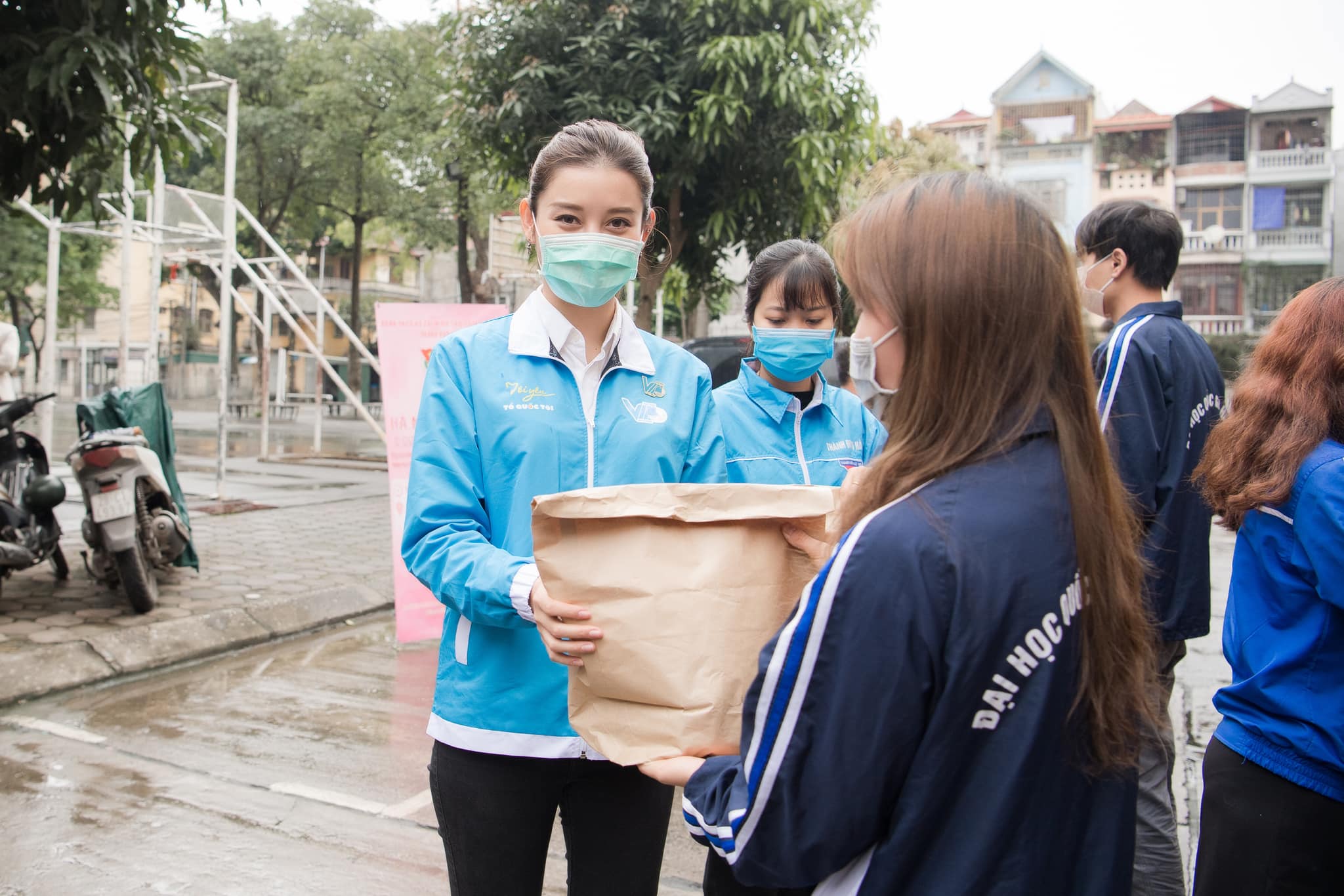 Mỹ nữ Việt được báo Trung khen ngợi hết lời gặp sự cố “dở khóc dở cười” - 8