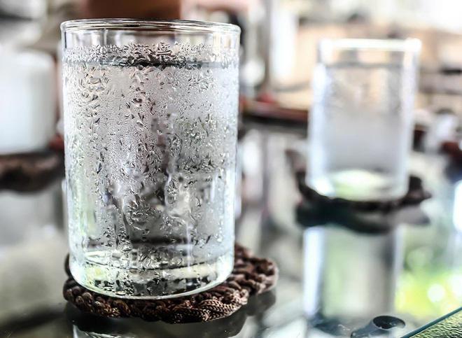 7 kiểu uống nước gây hại khủng khiếp, ai cũng nên tránh - 4