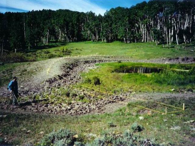 Pháp luật - Vết bùn trên quần tiết lộ tội ác giết chồng của người vợ cạn tình: Nghi phạm bất ngờ