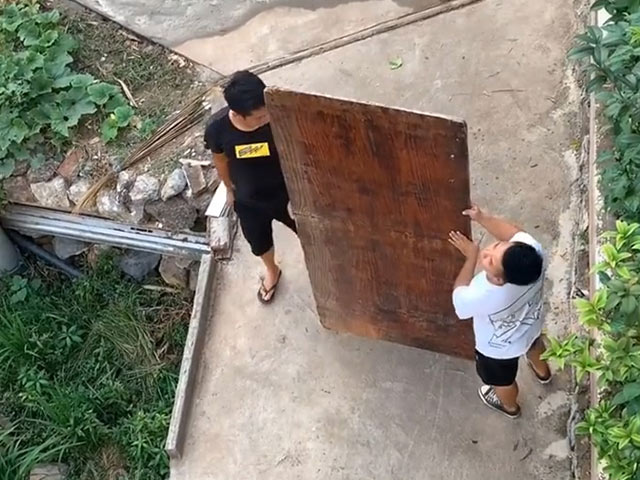 Cười 24H - Một pha tấu hài cực mạnh chỉ với một tấm ván