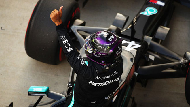 Lewis Hamilton lập kỷ lục mới tại đường đua Sochi Autodrom và tiếp tục đoạt pole.