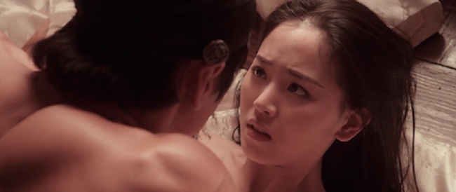 Kang Han Na gây sốc với loạt cảnh nóng bạo liệt trong phim Empire of Lust (Vương triều nhục dục) năm 2015. Bộ phim được giới truyền thông Hàn Quốc ca ngợi là phiên bản Hàn của "Sắc giới".
