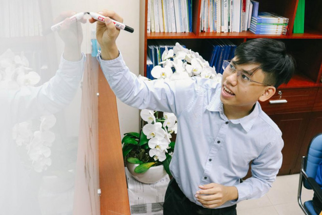 Hoàng Trung Hiếu - cựu sinh viên khoa công nghệ thông tin Trường ĐH Khoa học tự nhiên,&nbsp;ĐHQG-HCM&nbsp;đã đoạt giải Regional Winner khu vực châu Á, lĩnh vực khoa học máy tính tại giải thưởng Global Undergraduate.