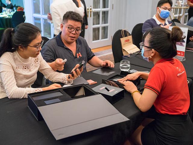 Thời trang Hi-tech - Galaxy Z Fold 2 mở bán tại CellphoneS, lập kỉ lục smartphone màn hình gập bán chạy nhất