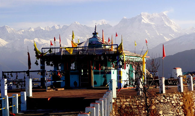 Đền Kartik Swami, Uttarakhand: Là một nơi thú vị cho cả những người đam mê phiêu lưu và những người theo đạo Hindu tận tụy, Đền Kartik Swami nằm ở độ cao khoảng 3050m và có vẻ đẹp ngoạn mục với cảnh quan xung quanh tuyệt đẹp. 
