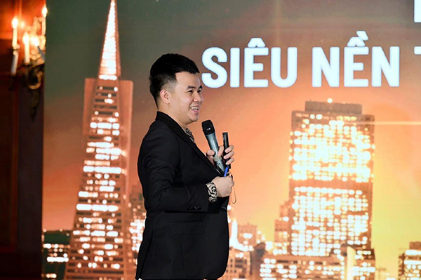 Anh luôn sẵn sàng chia sẻ, truyền lửa nghề đầu tư tài chính cho thế hệ kế cận.