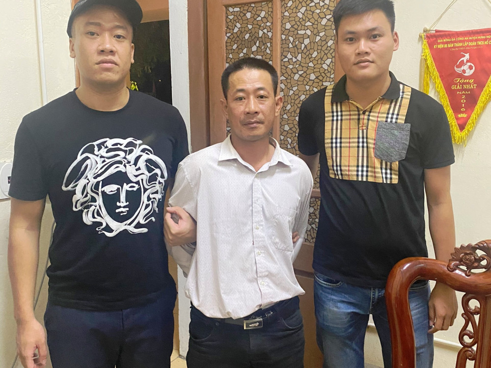 Nghi phạm Hải bị công an bắt giữ.