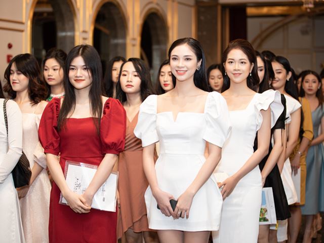 Thời trang - Thí sinh "em chưa 18" chiếm sóng tại sơ khảo HH Việt Nam phía Bắc