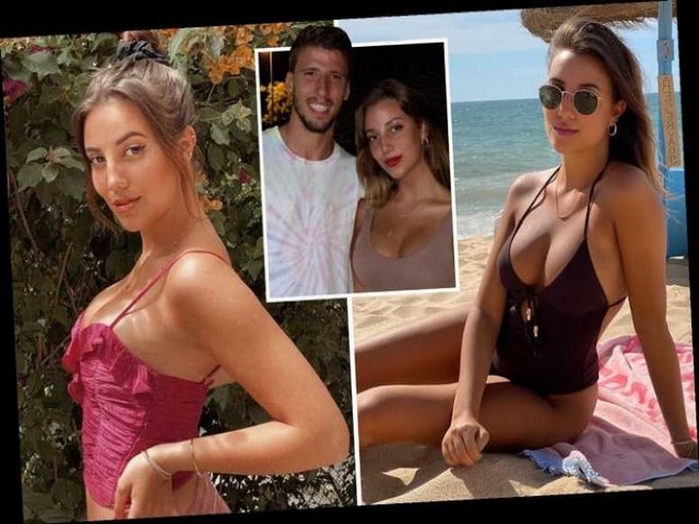 Bóng đá - "Bom tấn" 62 triệu bảng Man City mê đắm ca sỹ 21 tuổi xinh như mộng