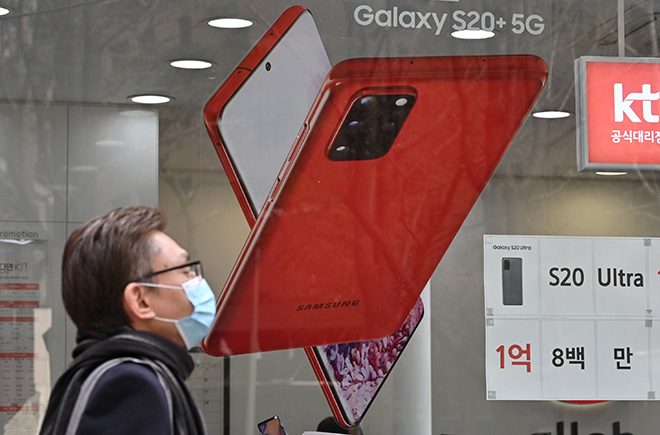 Samsung vẫn là ông trùm smartphone trong tháng 8 - 1