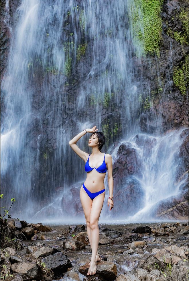 Chiêm ngưỡng nhan sắc gây “sốt” của Hoa hậu vòng eo 58cm giữa Mù Cang Chải mùa lúa chín - 4