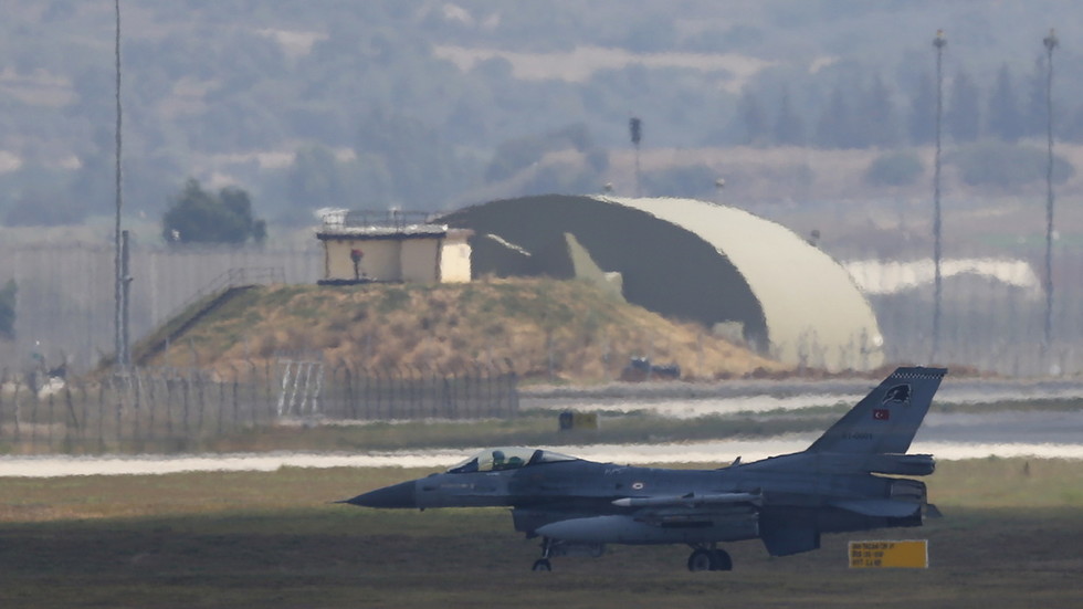 Armenia tố chiến đấu cơ F-16 Thổ Nhĩ Kỳ bắn rơi cường kích Su-25 - 1