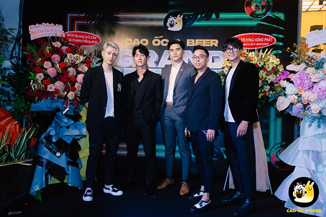 Quán ốc của những anh chàng cao trên 1m80 - 1