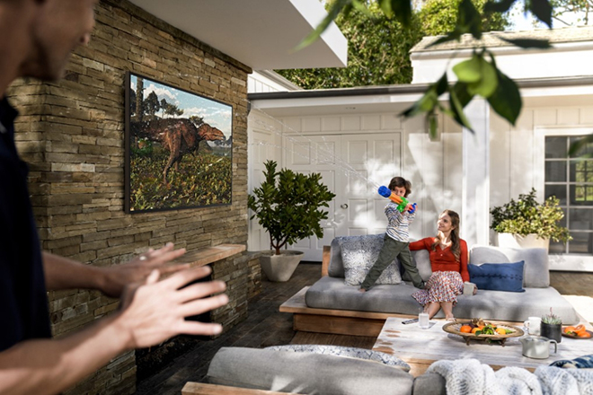 Samsung ra mắt TV The Terrace QLED ngoài trời đầu tiên, giá từ 100 triệu đồng - 2